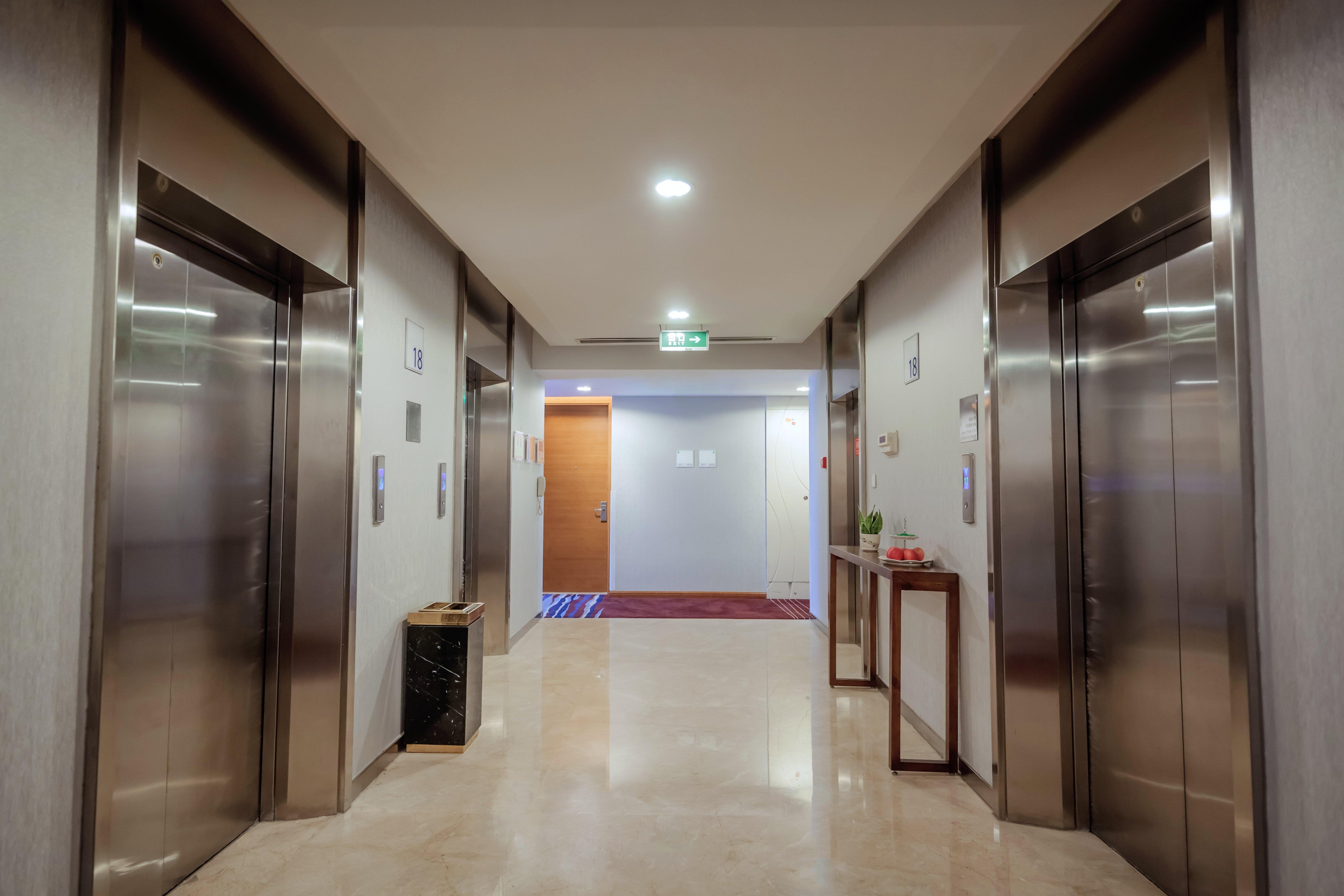 Holiday Inn Express Chongqing Guanyinqiao By Ihg Exterior foto