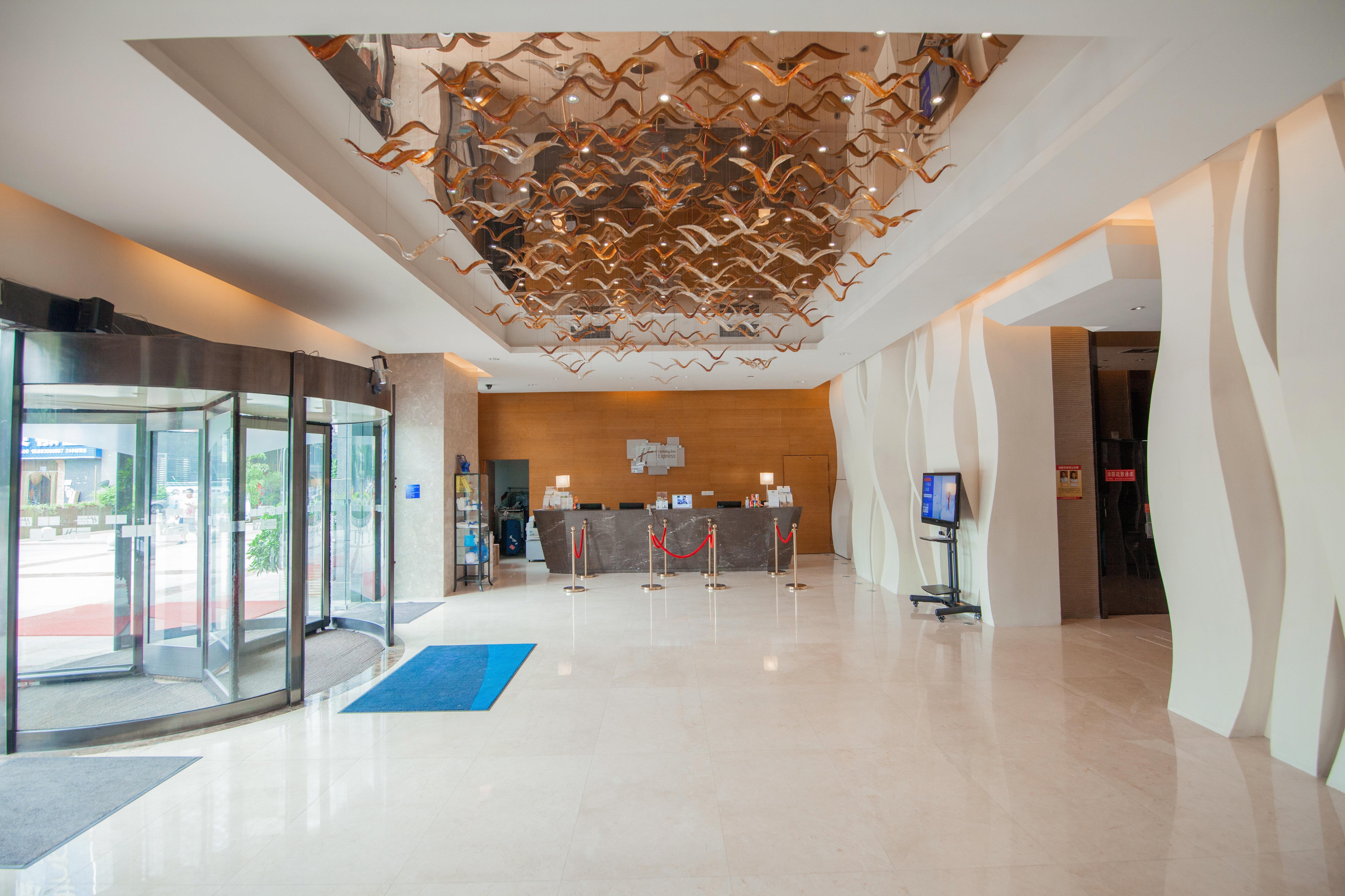 Holiday Inn Express Chongqing Guanyinqiao By Ihg Exterior foto