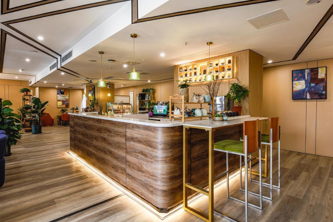 Holiday Inn Express Chongqing Guanyinqiao By Ihg Exterior foto