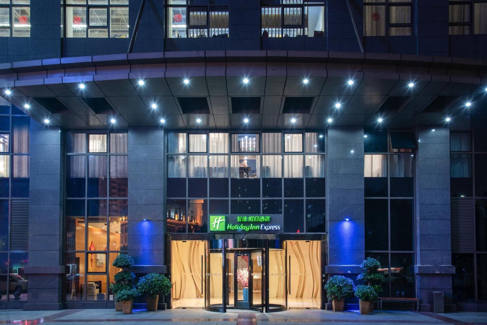 Holiday Inn Express Chongqing Guanyinqiao By Ihg Exterior foto
