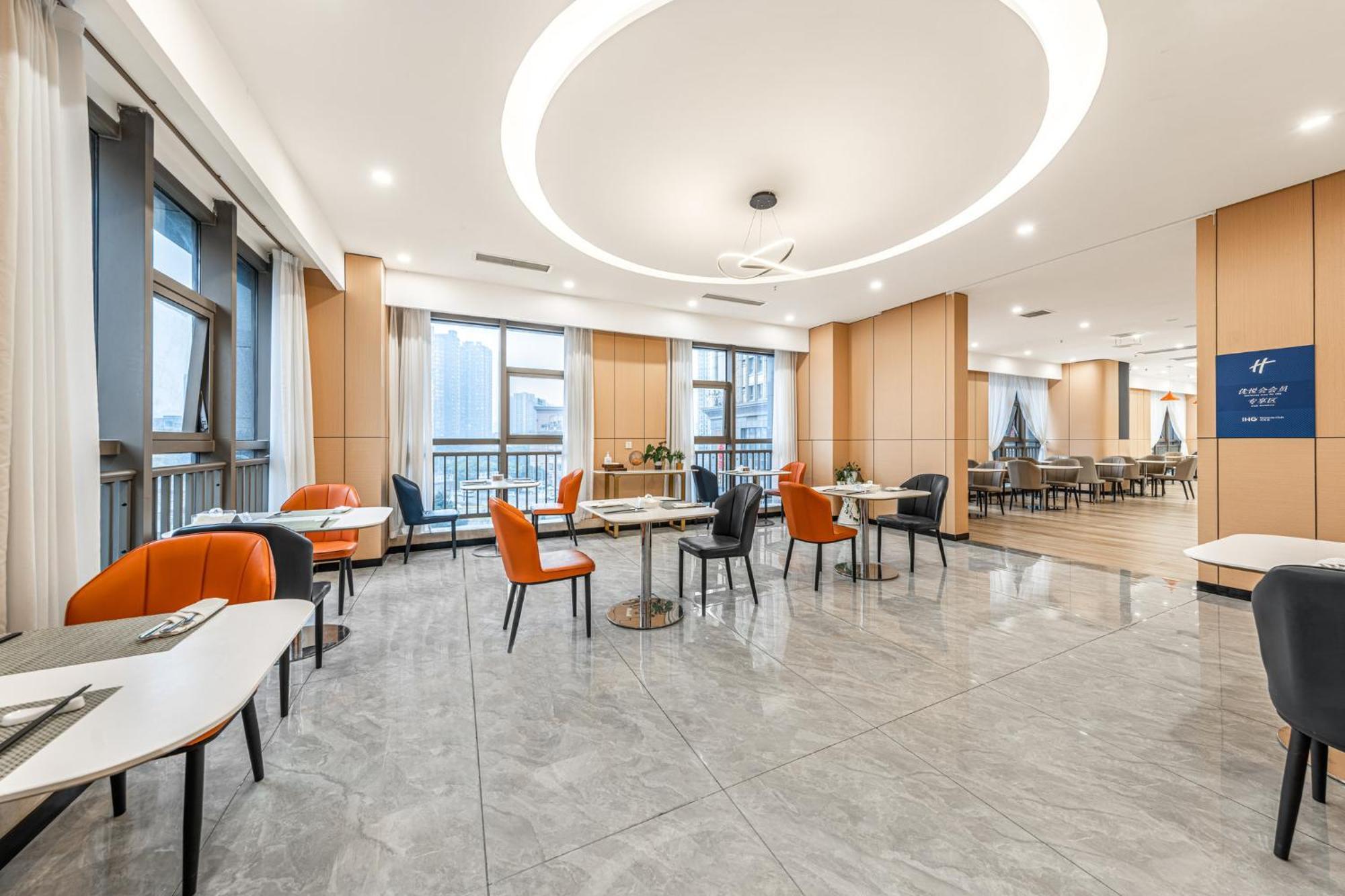 Holiday Inn Express Chongqing Guanyinqiao By Ihg Exterior foto