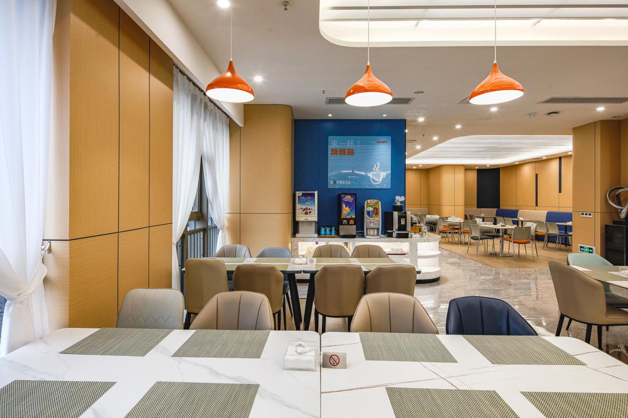 Holiday Inn Express Chongqing Guanyinqiao By Ihg Exterior foto