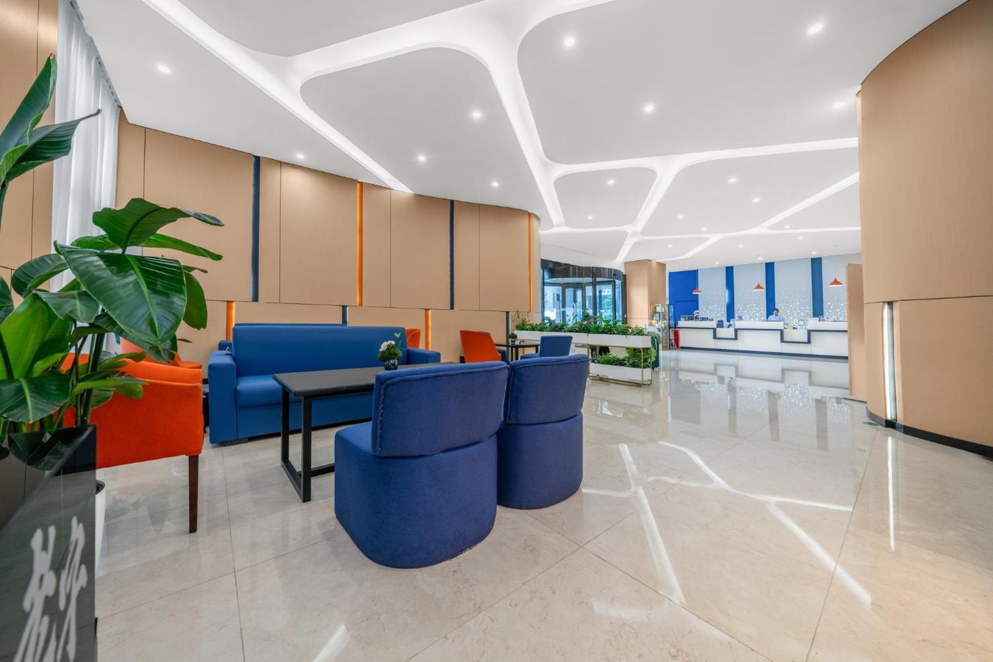 Holiday Inn Express Chongqing Guanyinqiao By Ihg Exterior foto